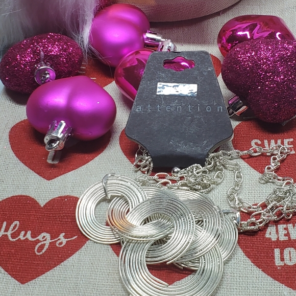 Beautiful 18" silvertone Statement Necklace NWT. - Picture 9 of 12